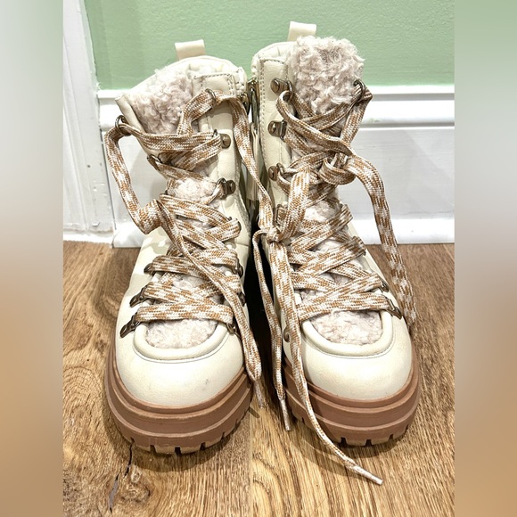 Very Clean Circus by Sam Edelman Boots Women's Ivory Gretchen Shearling Size 6.5 - Picture 1 of 10